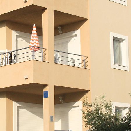 Apartments Kristina Milna  Exterior photo