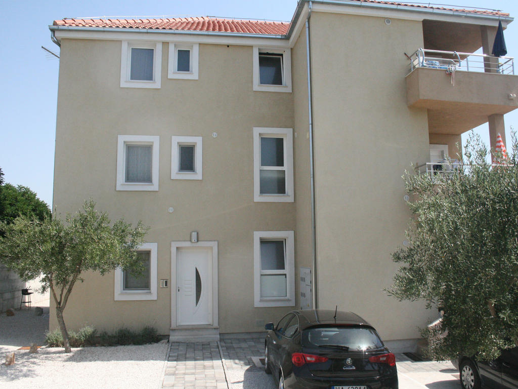 Apartments Kristina Milna  Exterior photo
