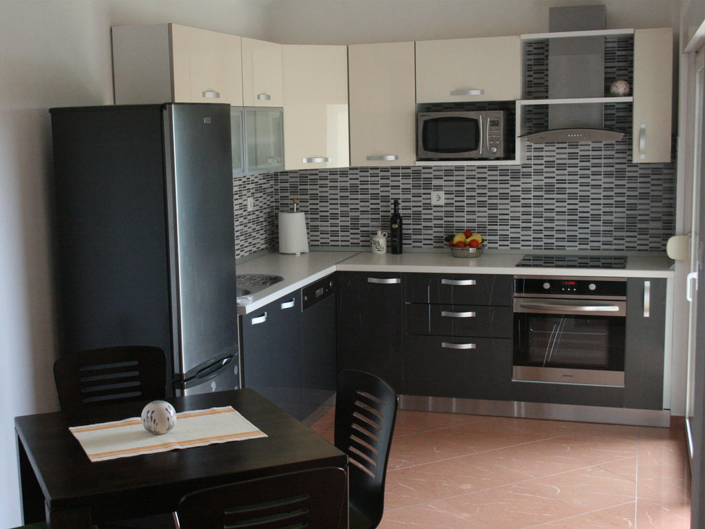 Apartments Kristina Milna  Room photo