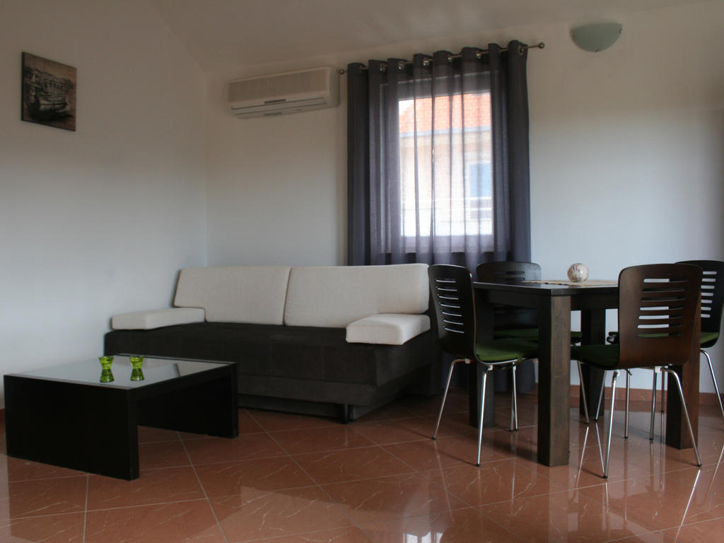 Apartments Kristina Milna  Room photo
